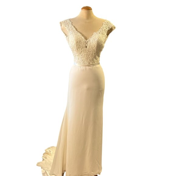 ALLURE BRIDALS ROMANCE Ivory WEDDING DRESS SZ 4 Plunge Bodice Zip Faux Buttons - Picture 8 of 16